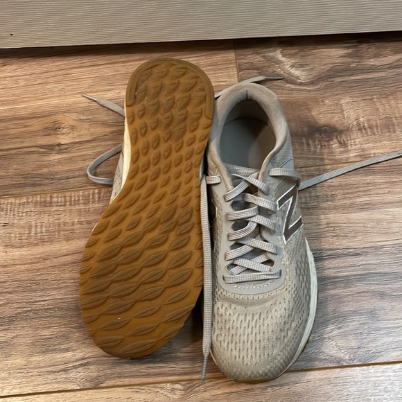 New balance shoes - Picture 3 of 4